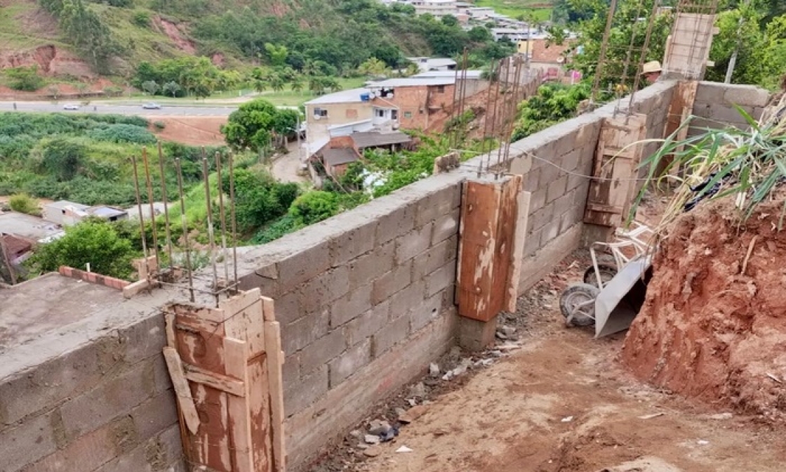 muro-de-contencao-do-bairro-cruzeiro-segue-para-fase-final-de-construcao-