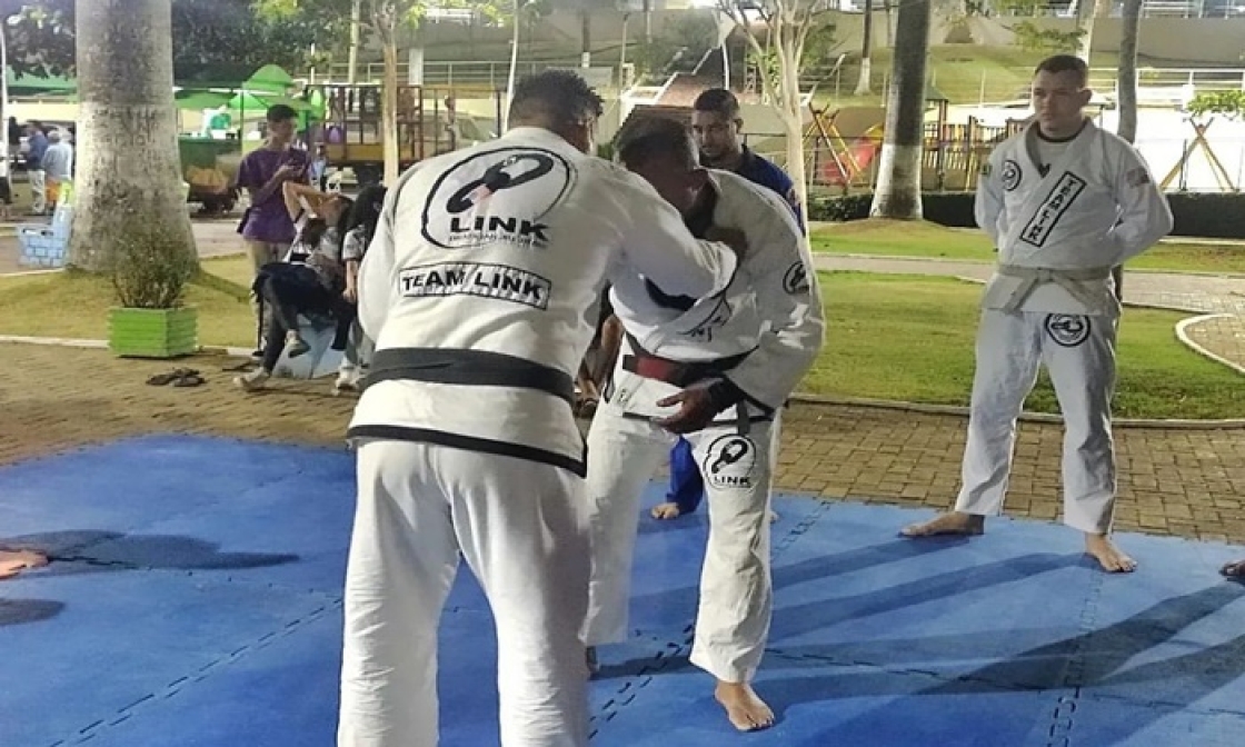 aulao-de-jiu-jitsu-na-praca-santa-rita-conta-com-a-participacao-de-27-atletas-