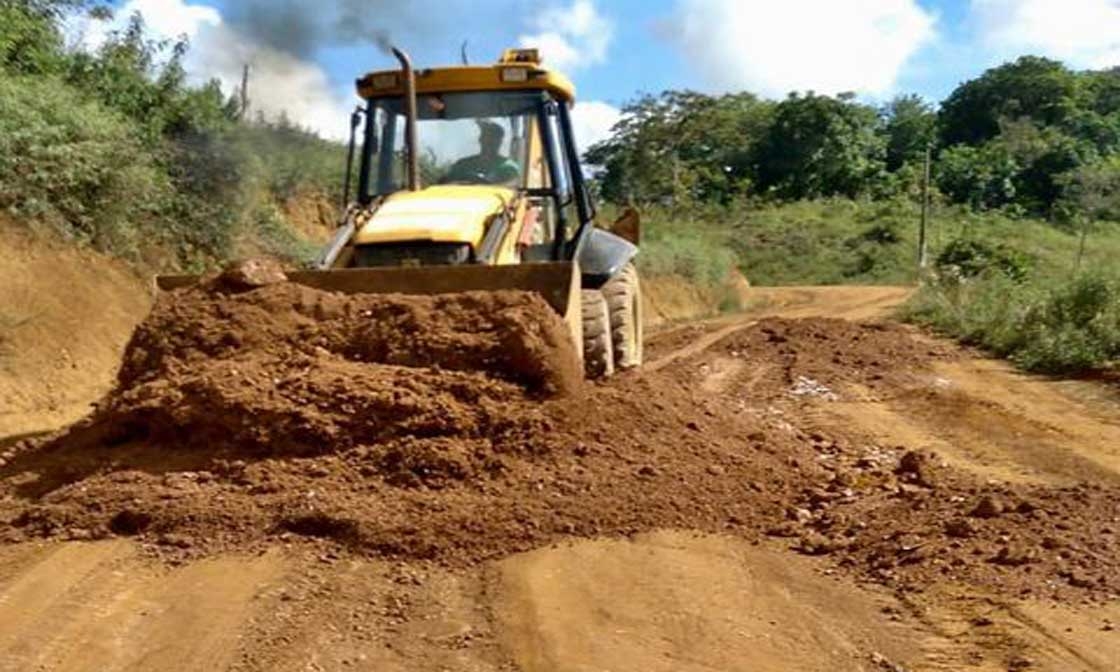 secretaria-de-obras-de-miradouro-realiza-manutencao-na-estrada-que-liga-varginha-ao-serrote-