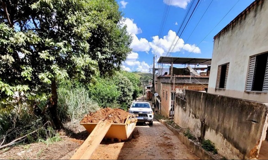 trabalho-de-remocao-de-barrancos-e-recuperacao-de-residencias-atingidas-pelas-chuvas-e-realizado-pela-prefeitura-de-miradouro-e-defesa-civil-municipal-