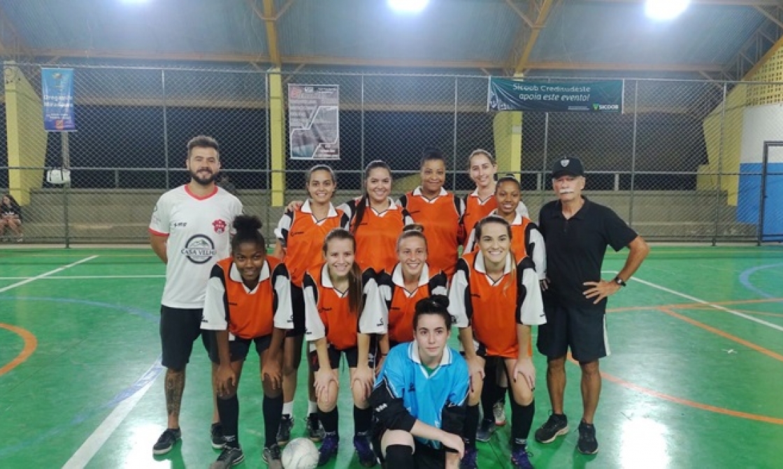 1ª-semifinal-do-campeonato-de-futsal-empresarial-de-miradouro-inovou-com-partida-de-futsal-feminino-na-abertura-da-rodada-