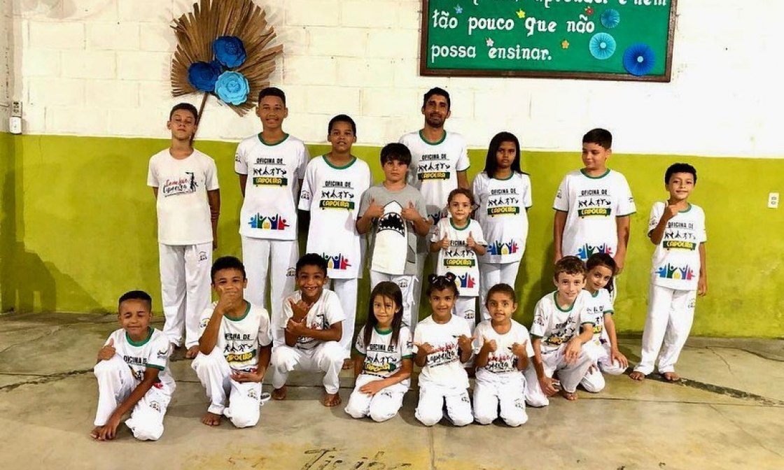 alunos-da-oficina-de-capoeira-do-cras-recebem-uniformes-