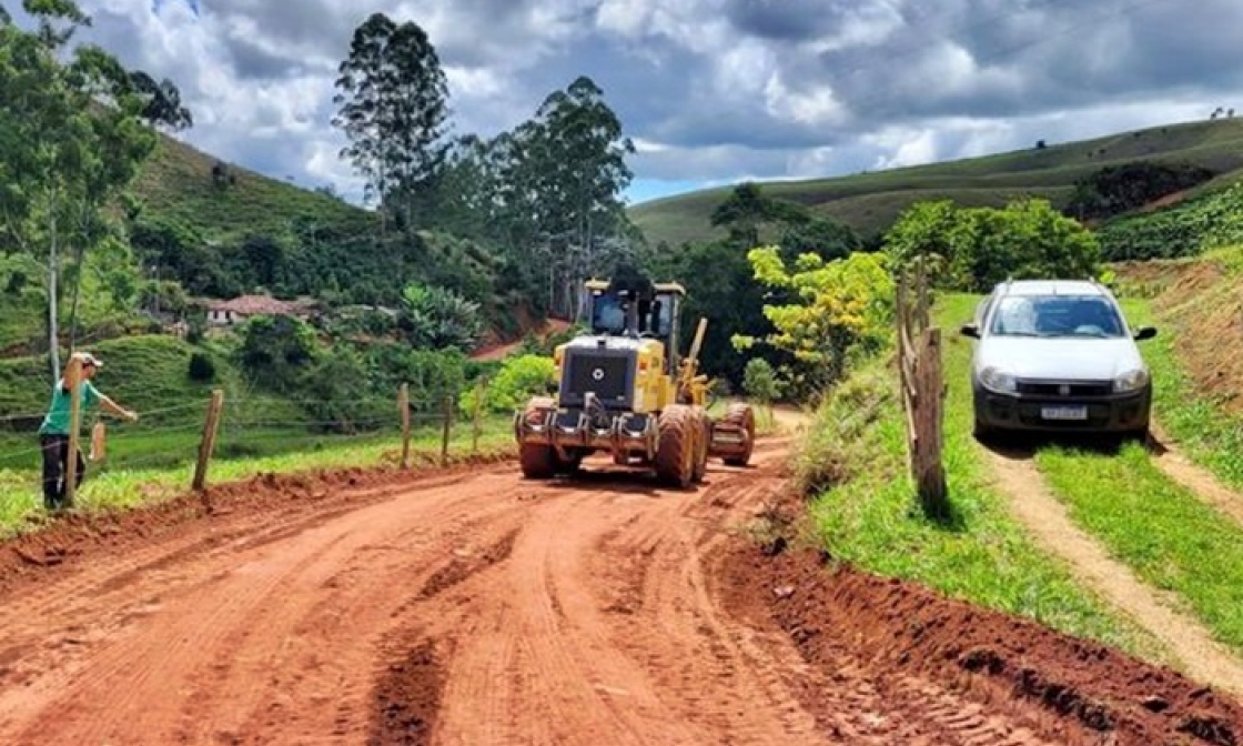 prefeitura-de-miradouro-realiza-trabalho-inovador-de-reestruturacao-da-estrada-de-monte-alverne-