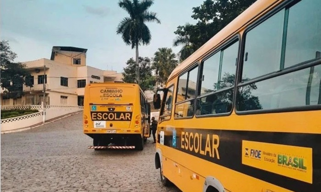 prefeitura-de-miradouro-disponibiliza-mais-um-onibus-para-transporte-de-estudantes-universitarios-