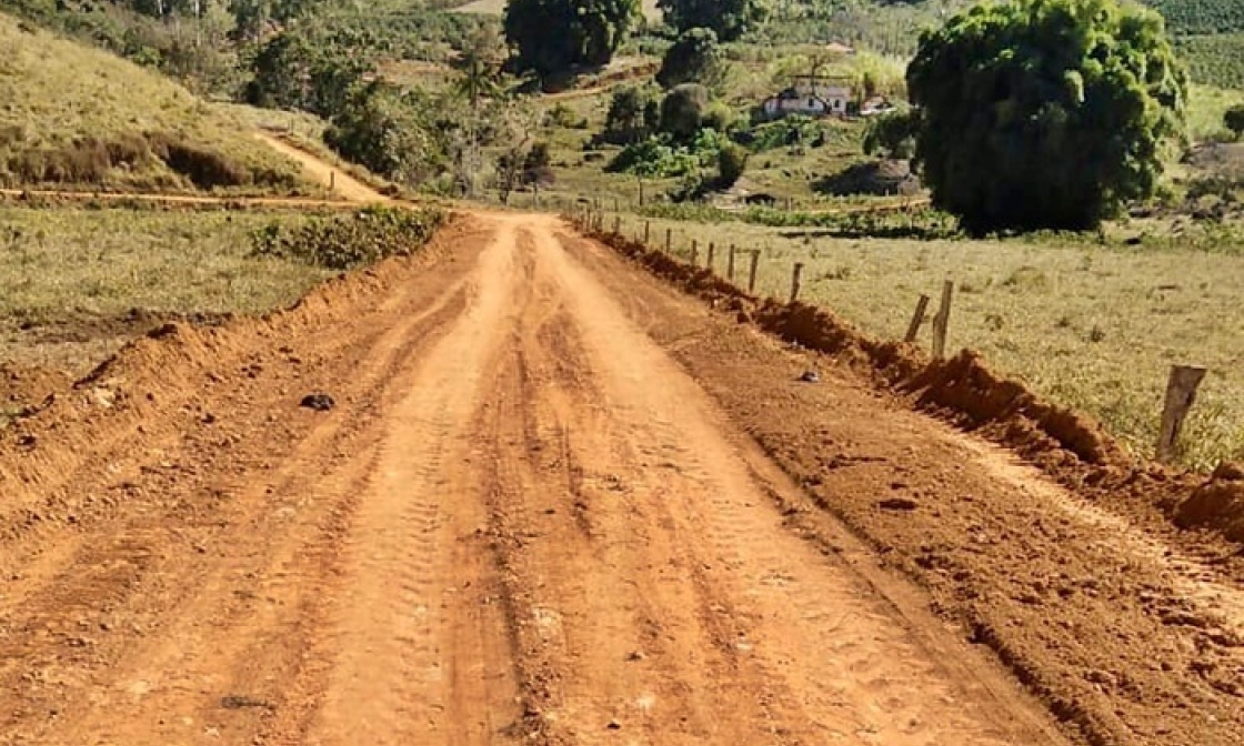 prefeitura-de-miradouro-realiza-manutencao-na-estrada-da-comunidade-do-alegre-