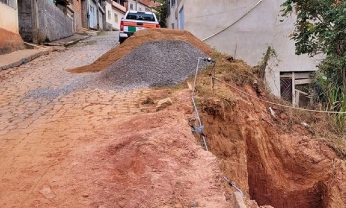 prefeitura-de-miradouro-e-defesa-civil-municipal-iniciam-construcao-de-muro-no-bairro-do-japao-