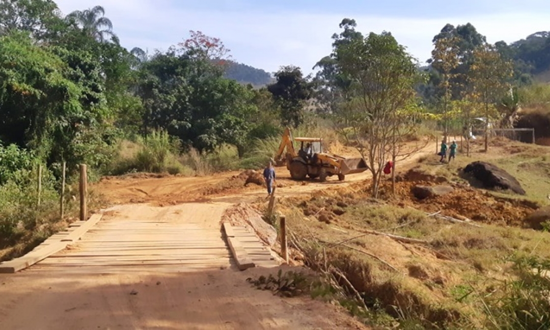 prefeitura-e-defesa-civil-de-miradouro-atuam-em-parceria-para-atender-uma-antiga-necessidade-dos-moradores-do-corrego-dos-pinheiros-