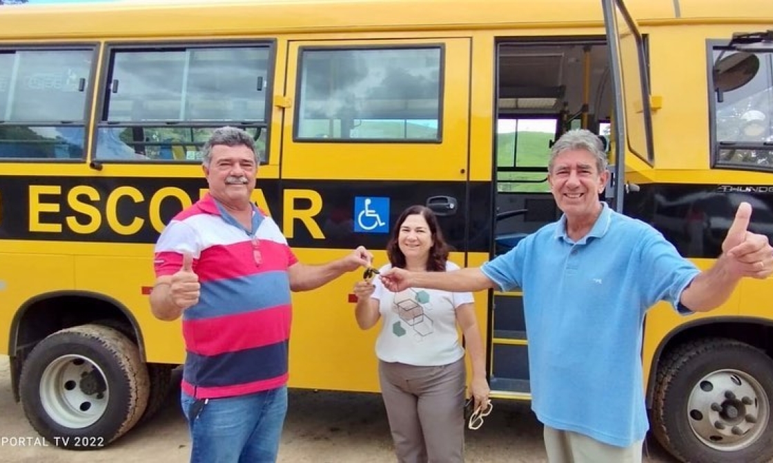 miradouro-recebe-o-3º-onibus-novo-de-transporte-escolar-