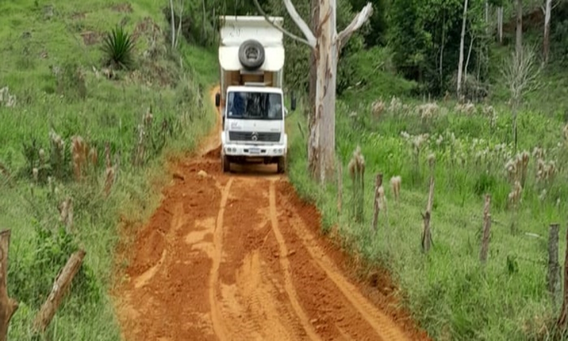 prefeitura-de-miradouro-realiza-manutencao-nas-estradas-rurais-