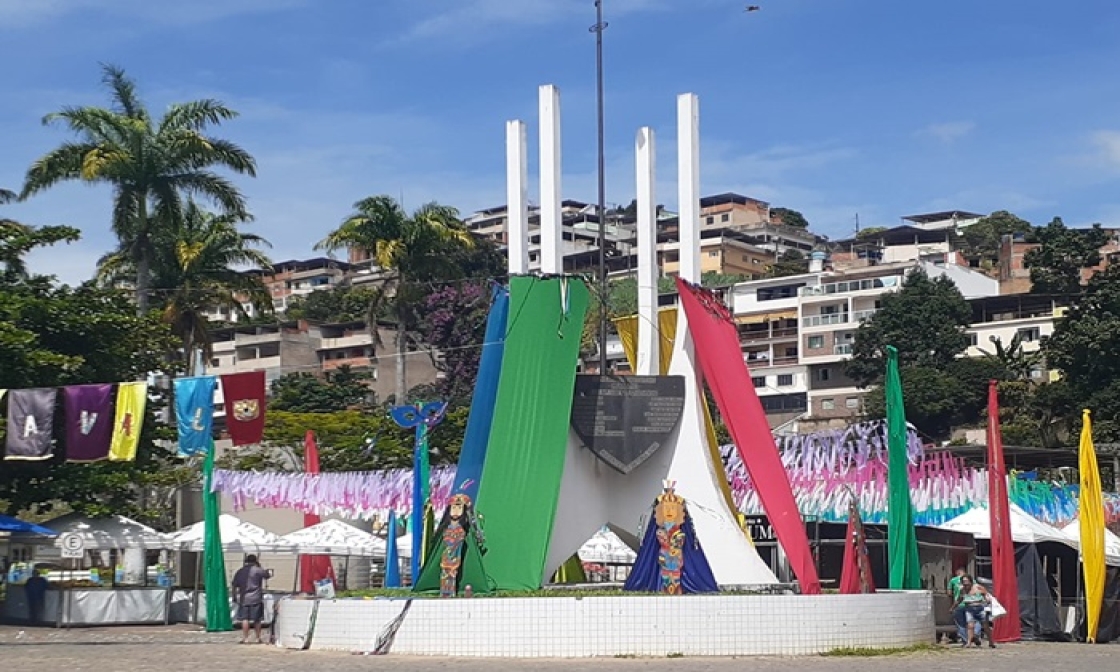 carnaval-miradouro-folia-leva-novo-visual-as-ruas-para-receber-folioes-em-alto-estilo-