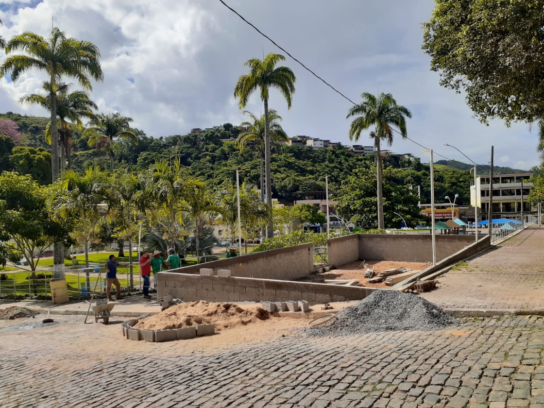 quadra-de-areia-esta-sendo-construida-na-praca-santa-rita-