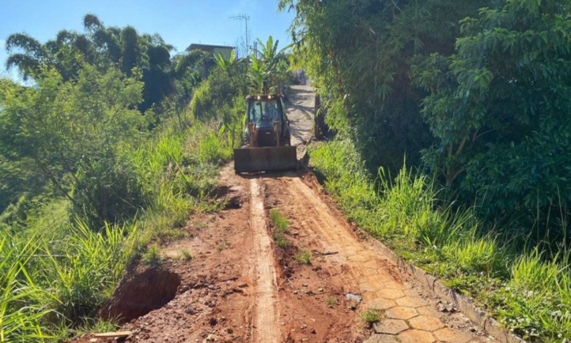 trecho-entre-ruas-do-bairro-“pedro-raio”-esta-interditado-