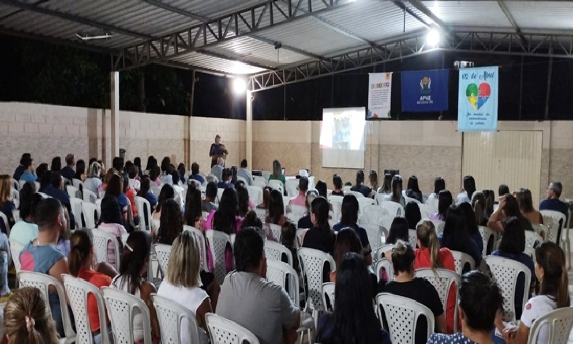 palestra-sobre-autismo-reune-grande-publico-na-apae-de-miradouro-