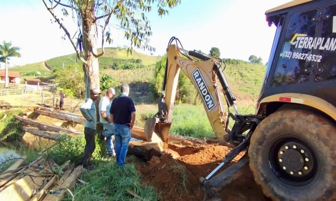 prefeitura-de-miradouro-constroi-ponte-proximo-a-fazenda-pai-inacio-