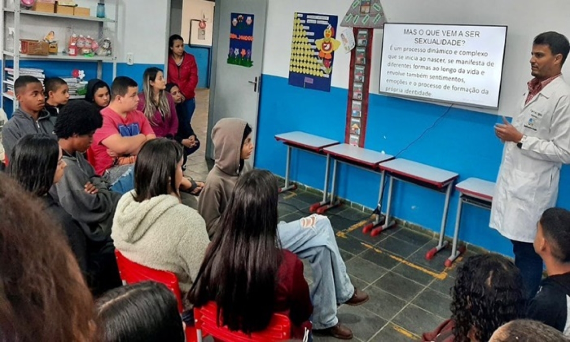 tema-sexualidade-e-abordado-em-programa-saude-na-escola-para-alunos-da-serrania-e-varginha-