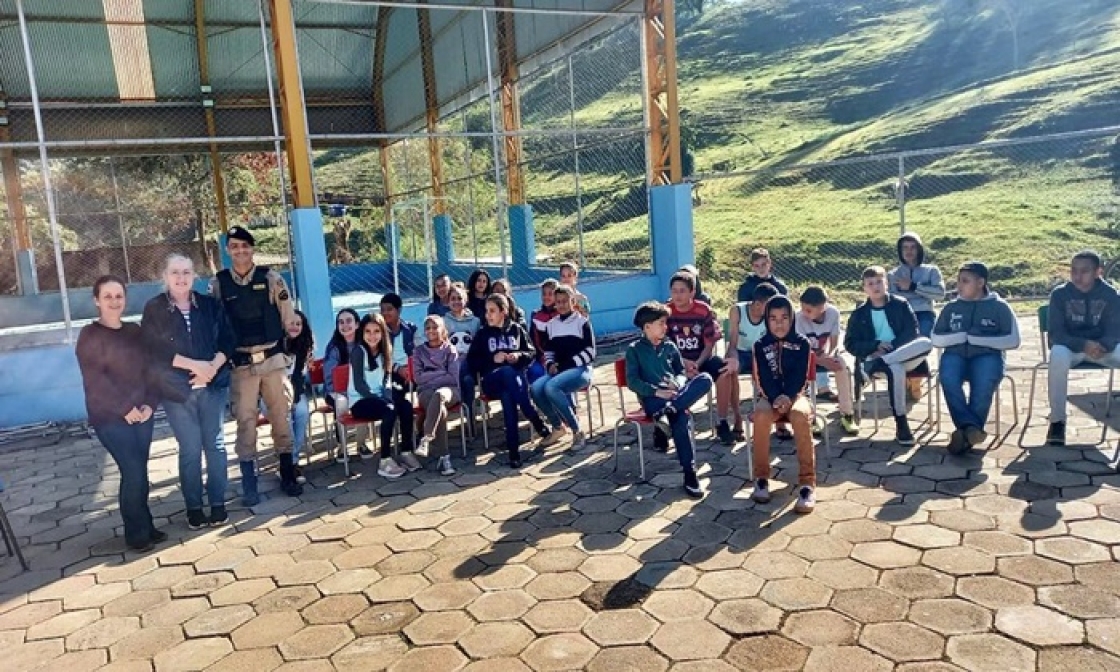 palestras-sao-apresentadas-nas-escolas-dos-distritos-de-serrania-e-varginha-