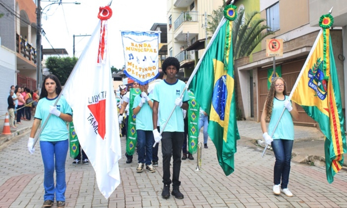 prefeitura-de-miradouro-realiza-desfile-civico-para-celebrar-independencia-do-brasil-