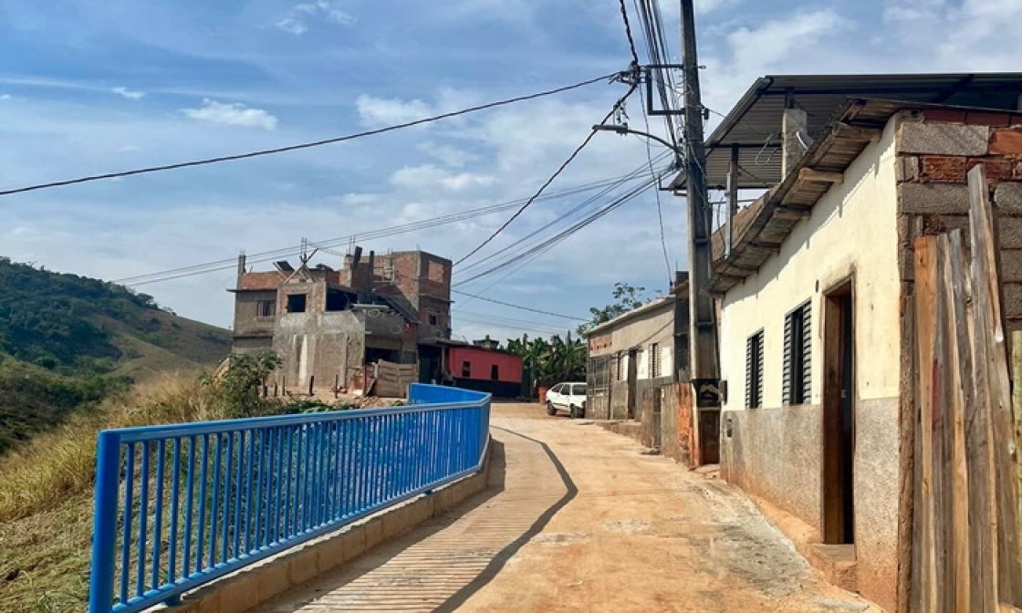 prefeitura-de-miradouro-constroi-laje-de-protecao-de-encostas-no-bairro-do-cruzeiro-