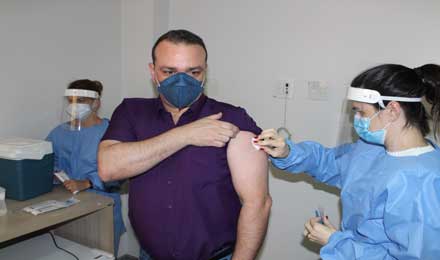 funcionarios-da-linha-de-frente-do-prontocor-sao-vacinados-contra-a-covid-19