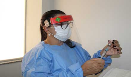 funcionarios-da-linha-de-frente-do-prontocor-sao-vacinados-contra-a-covid-19